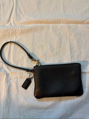 Y2K Vintage Coach!! Small Black Leather Wristlet Pouch with Strap
